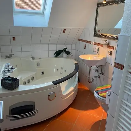 Nette In Mit Grossem Whirlpool Διαμέρισμα *